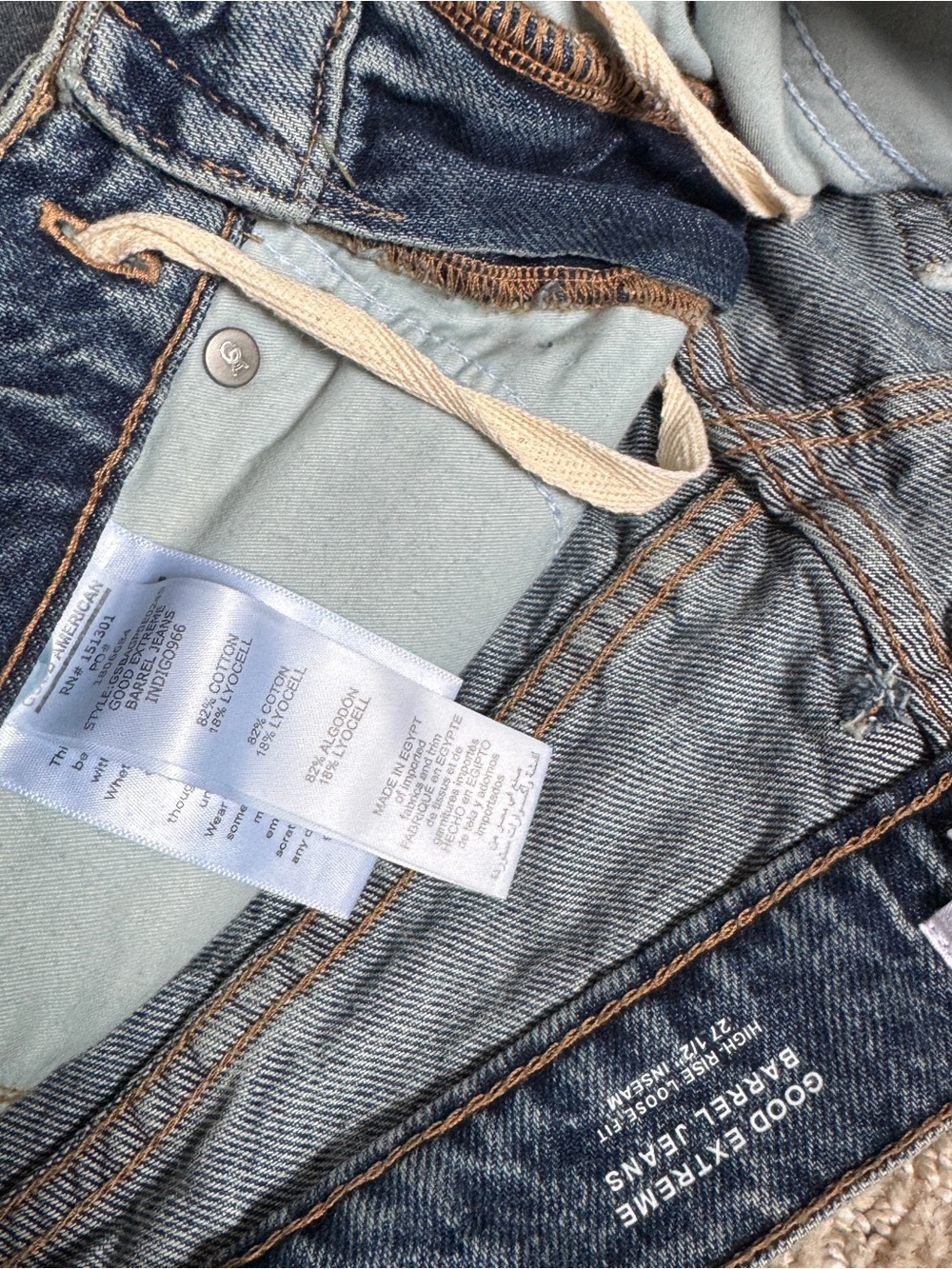 Good American Wide Leg Flared Jeans in Medium Blue - Picture 7 of 7
